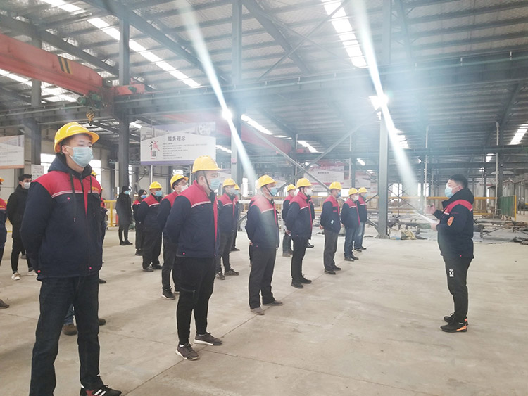 復(fù)工加防疫，榮大候車亭兩不誤配圖三