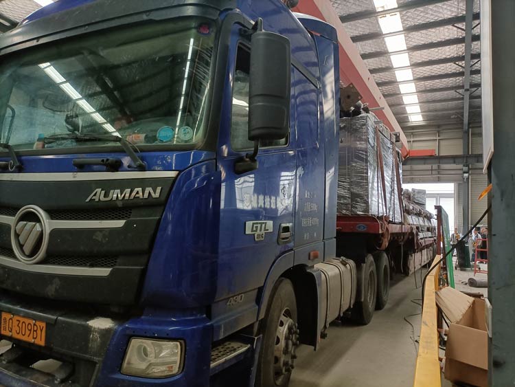 榮大一批不銹鋼公交候車(chē)亭發(fā)往山東