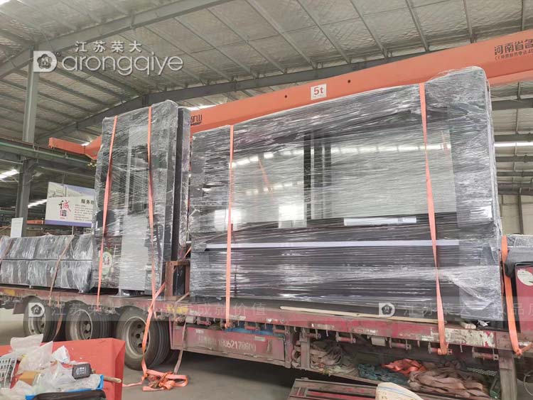 上海智能候車(chē)亭第二批次發(fā)貨