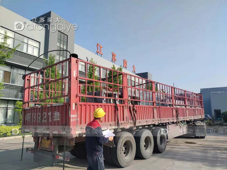 浙江智能公交站臺(tái)裝車發(fā)貨