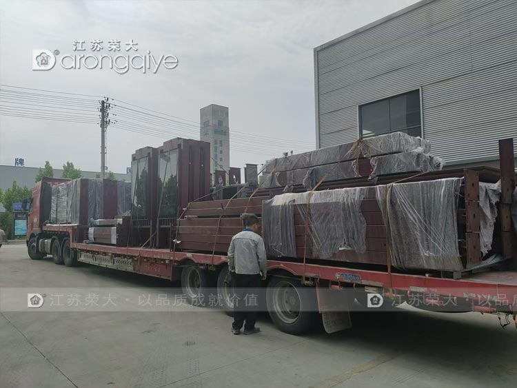 山東智能候車亭迎來(lái)第十四批發(fā)貨，江蘇榮大再顯制造實(shí)力