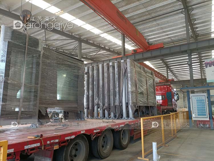 河南智能公交站臺(tái)裝車(chē)圖片