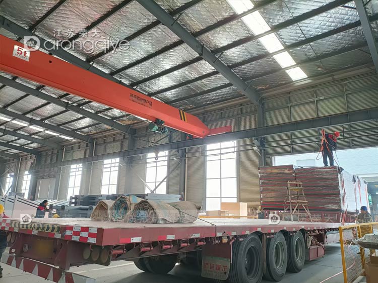 山西仿古公交車站臺(tái)正在裝車