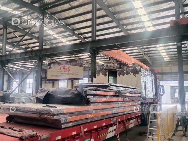 浙江智慧公交站臺(tái)正在裝車(chē)