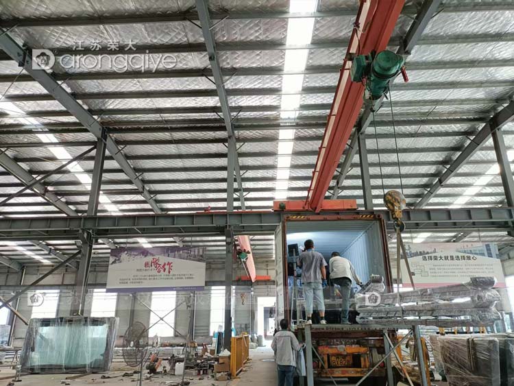 公交候車亭成功發(fā)往德國(guó)