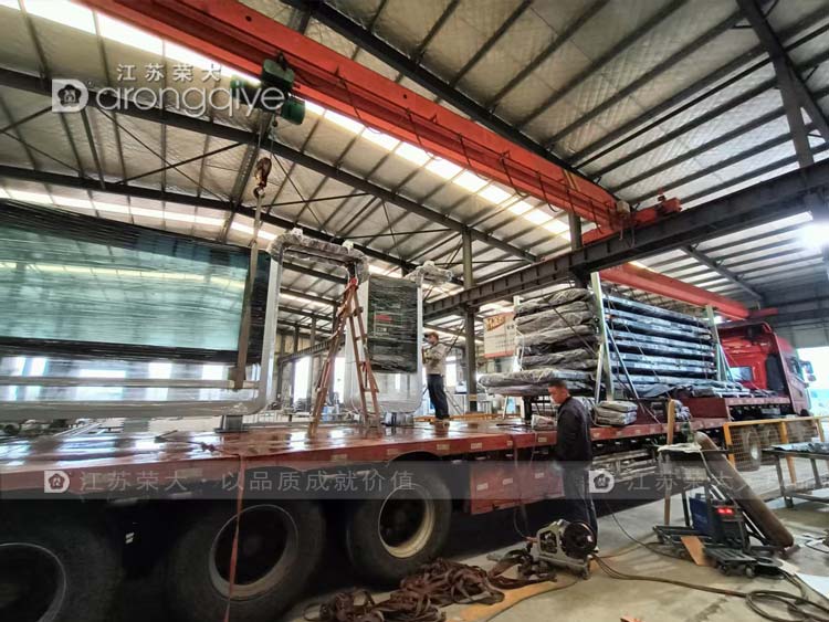 第二批山東公交候車亭發(fā)往項(xiàng)目地配圖一