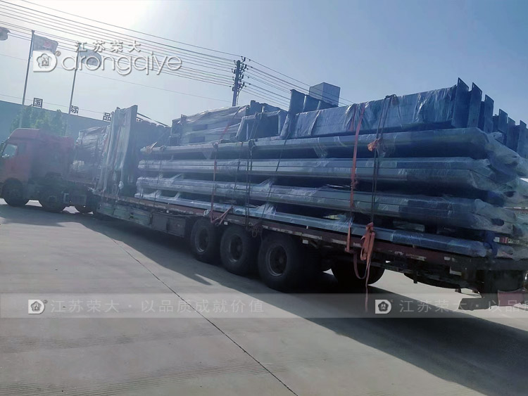 北京智能候車(chē)亭裝車(chē)完成